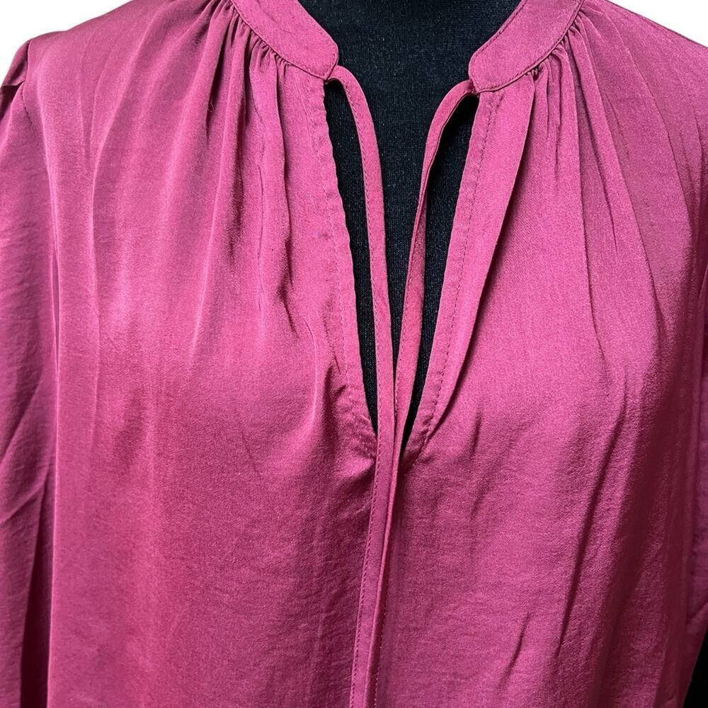 Gap women’s size M Tall, long sleeve blouse with button cuffs